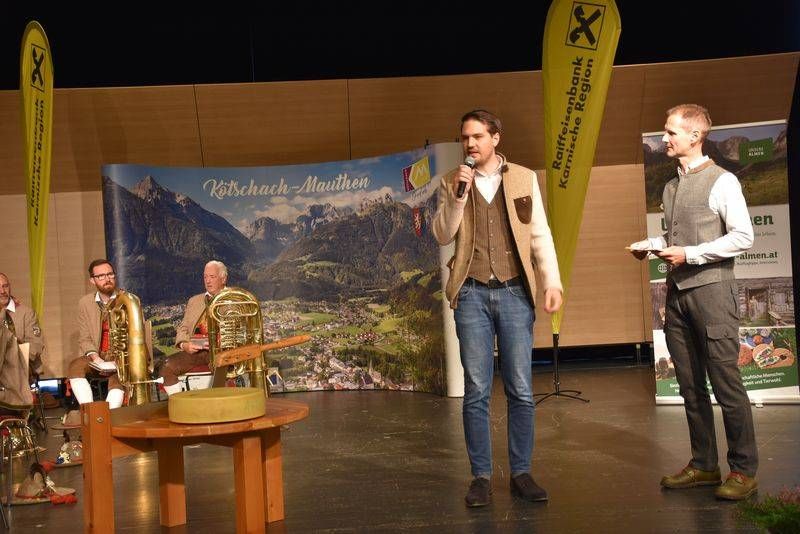 Luca Burgstaller &uuml;berbrachte die Gr&uuml;&szlig;e des Landeshauptmanns.