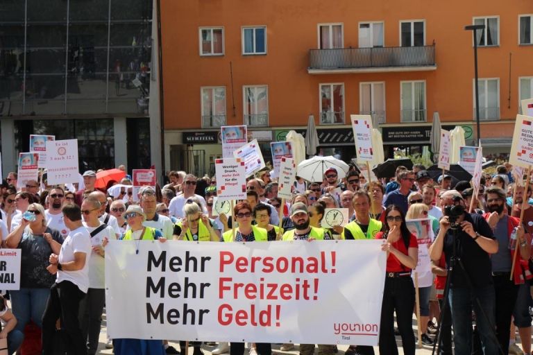 Protestmarsch am Tag der Pflege in Innsbruck