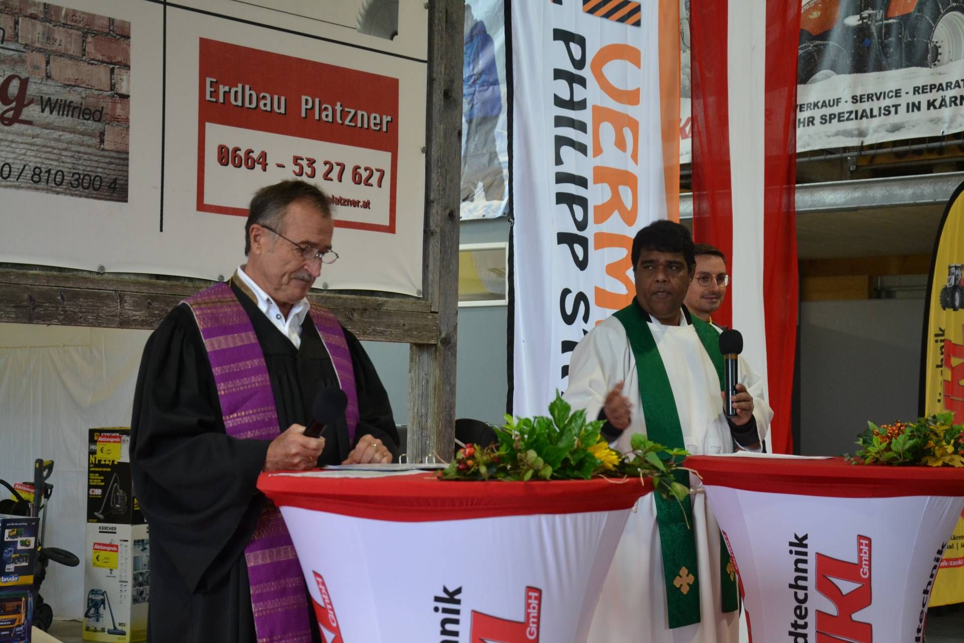 Die &ouml;kumenische Segnung nahmen der evangelische Lektor Erwin Lenzhofer und Provisor Sibu Varghese vor.