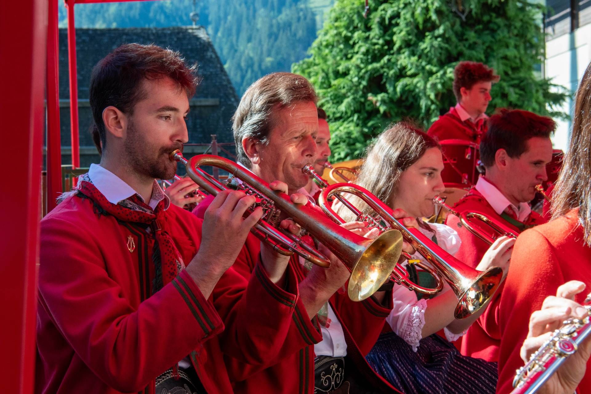 Gute Stimmung gab es beim Fr&uuml;hschoppenkonzert der Trachtenkapelle Maria Luggau unter der Leitung von Josef Strieder.