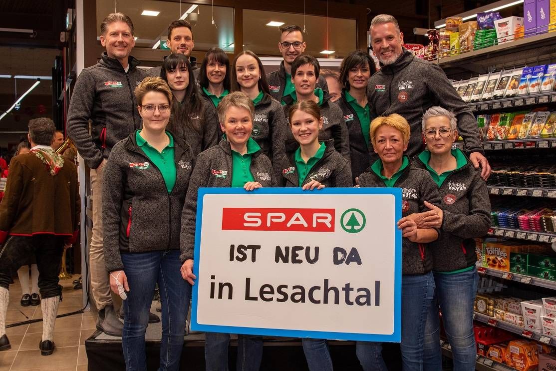 15 Mitarbeiter aus dem Lesachtal finden Besch&auml;ftigung in der neuen SPAR-Filiale. Foto: Hans Guggenberger