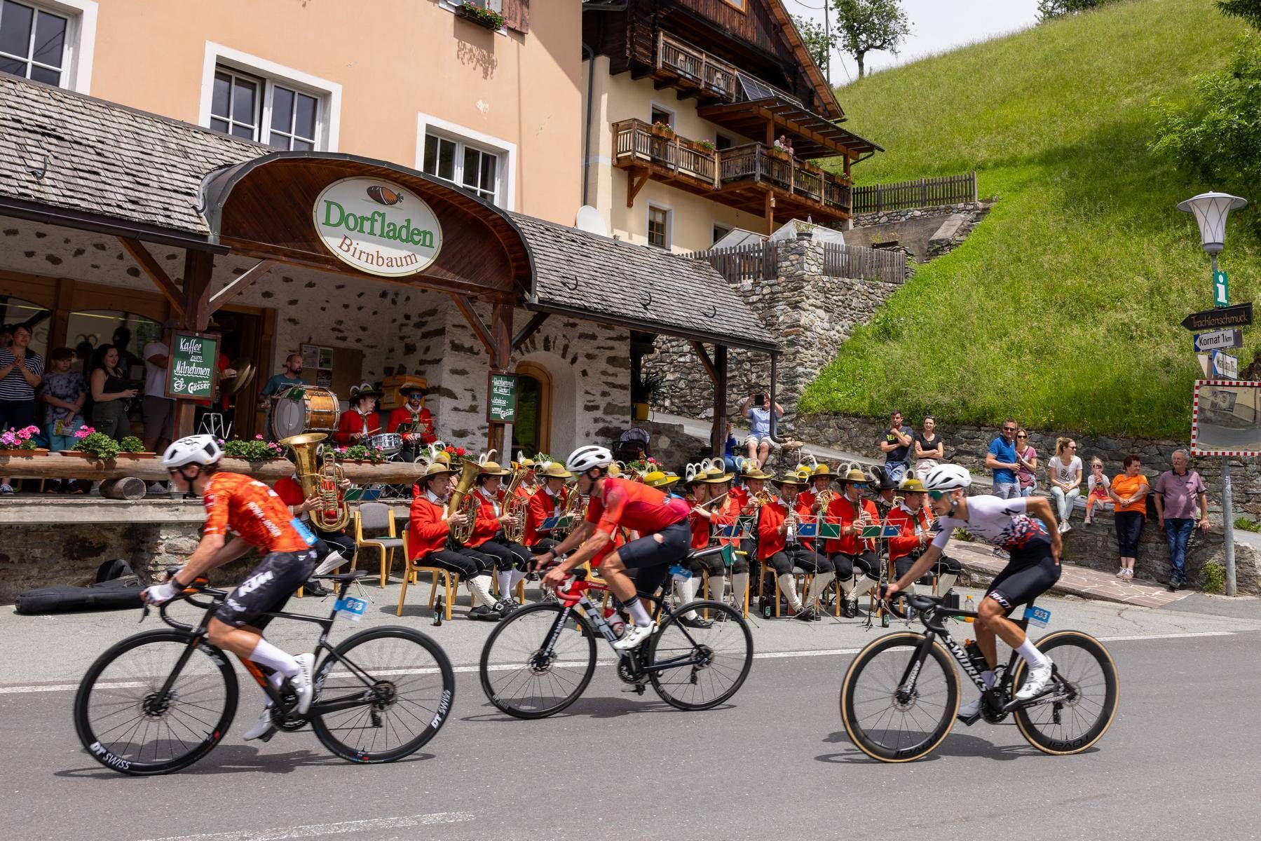 Zahlreiche Kapellen werden heuer wieder aufspielen. (c) Expa Pictures