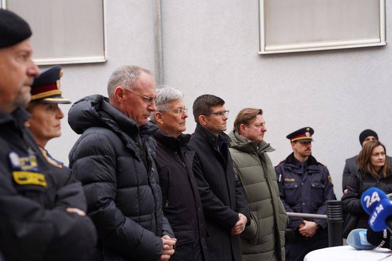 K&auml;rnten trauert: Messerattentat in Villach. Landespolizeidirektorin Michaela Kohlwei&szlig;, BM Gerhard Karner, LH Peter Kaiser, LHStv. Martin Gruber, Bgm. G&uuml;nther Albel.