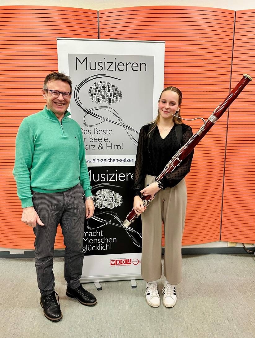 Gigler Johanna hat bereits Bundeswettbewerbserfahrung. Im Bild mit Hans Brunner.