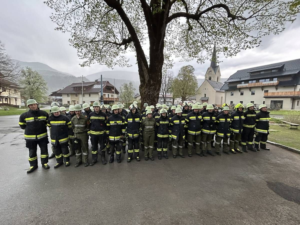 49 Burschen und elf M&auml;dchen bereiteten sich in Rattendorf auf ihre Feuerwehr-Aufgaben vor. Foto: BFKdo Hermagor