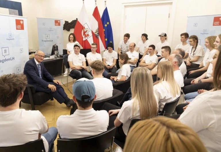 Lienzer Fachberufsschule zu Gast beim Landeshauptmann