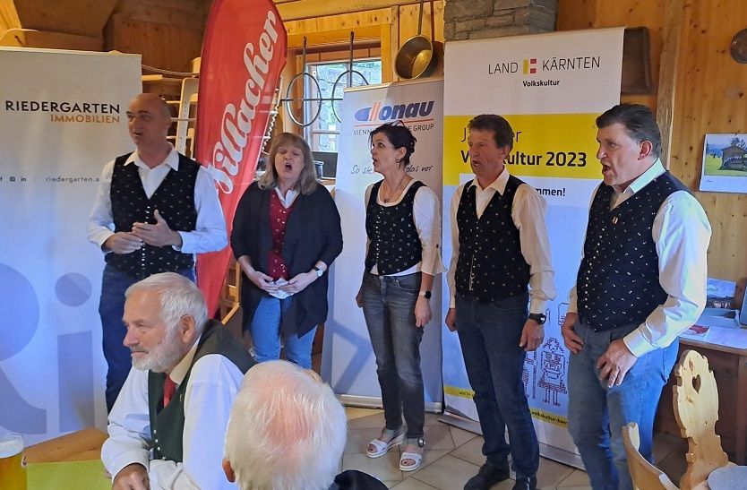 K&uuml;rzlich wurde im M&uuml;hlenst&uuml;berl im Lesachtal gesungen. Foto: privat