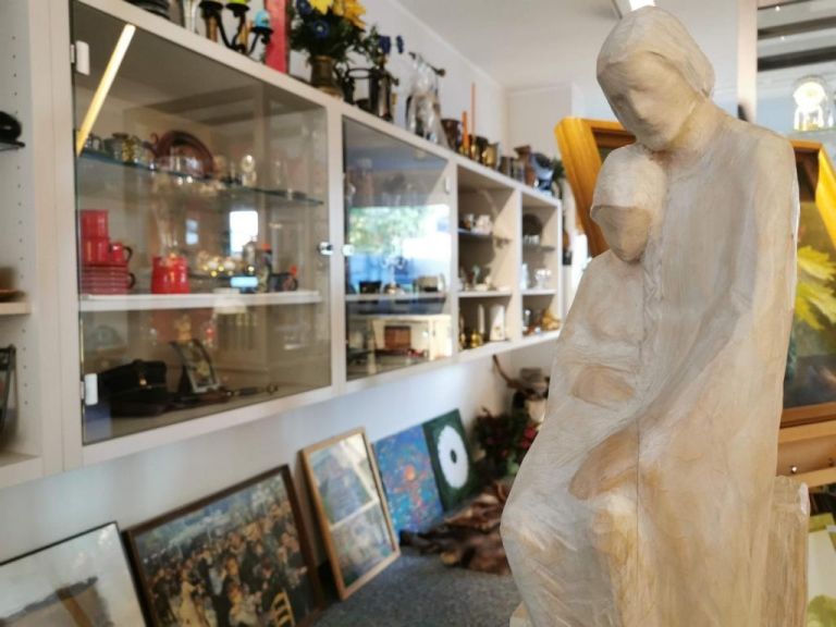 Weihnachtsshopping im Rotkreuz-Shop &bdquo;URGESTEIN&ldquo;