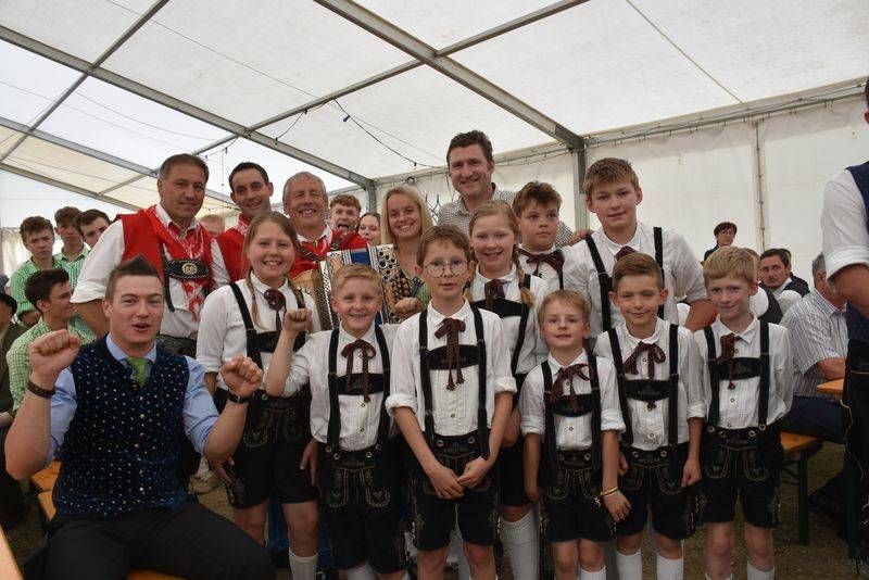 Stark vertreten die Schuhplattergruppe Rei&szlig;eck-G&ouml;riach.