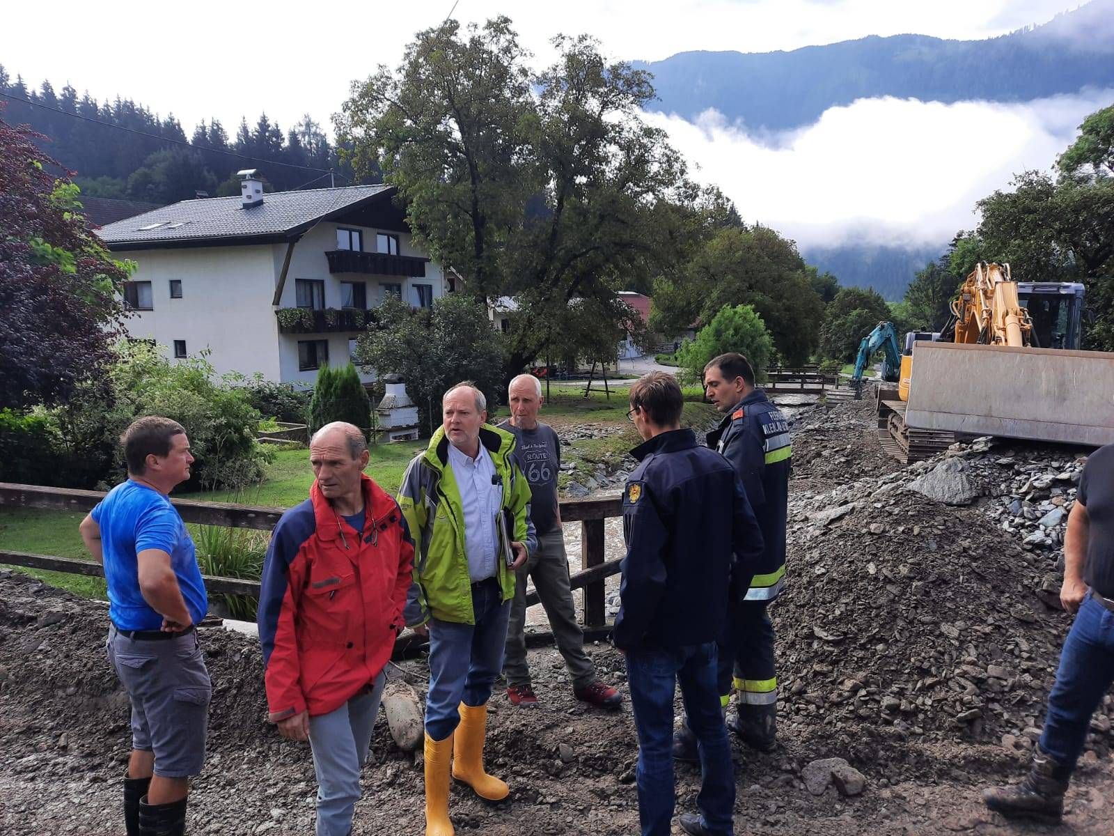 Ein Bild aus 2020: Schadensfeststellung nach der Vermurung in Lengholz.
