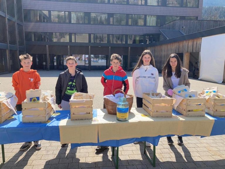 Sch&uuml;ler verkauften Brot f&uuml;r die Ukraine