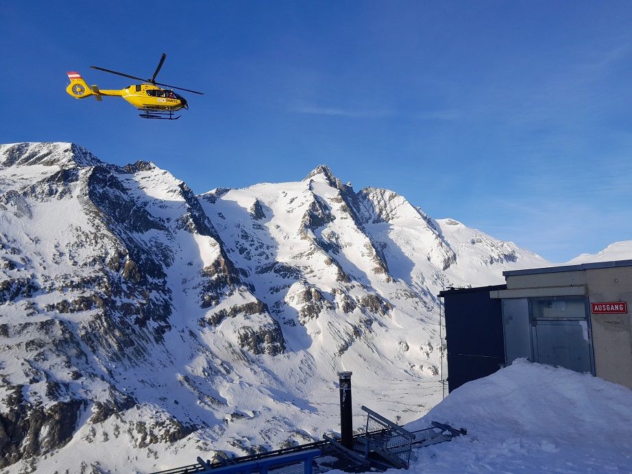 Mit dem &Ouml;AMTC Hubschrauber C 7 wurden die beiden ins Krankenhaus Lienz gebracht.