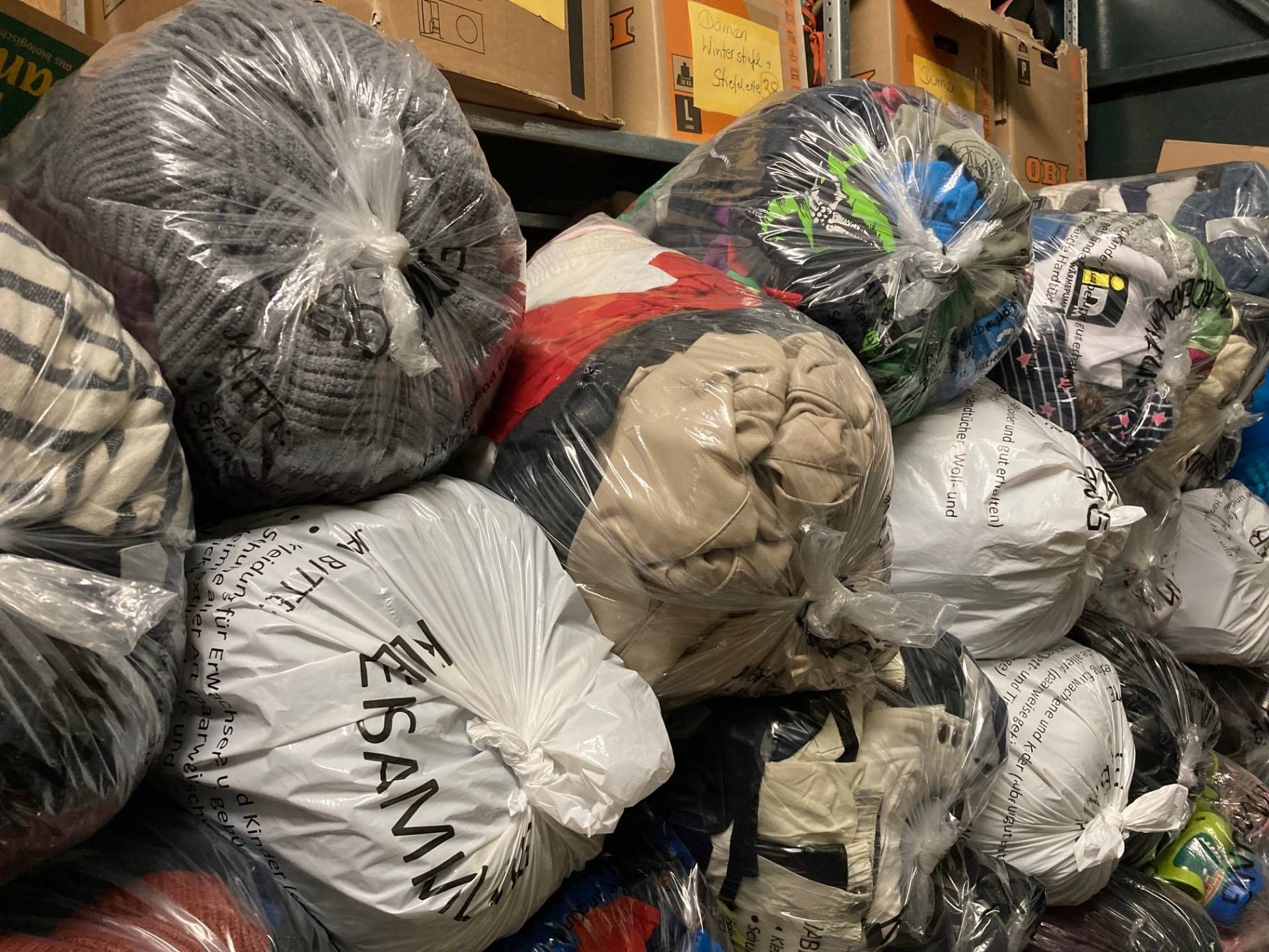 F&uuml;r die Altkleidersammlung sollen die daf&uuml;r vorgesehenen S&auml;cke verwendet werden. Diese gibt es bei Gwandolina und den Recyclingh&ouml;fen. Foto: Stangl