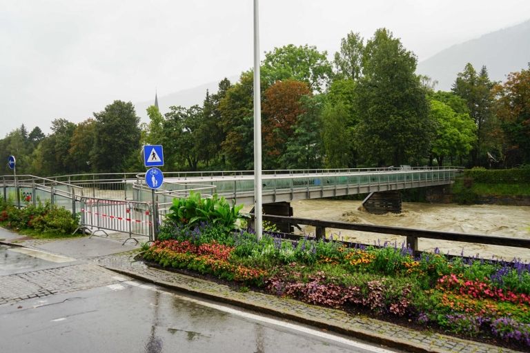 Schulsteg in Lienz wegen Hochwasser gesperrt