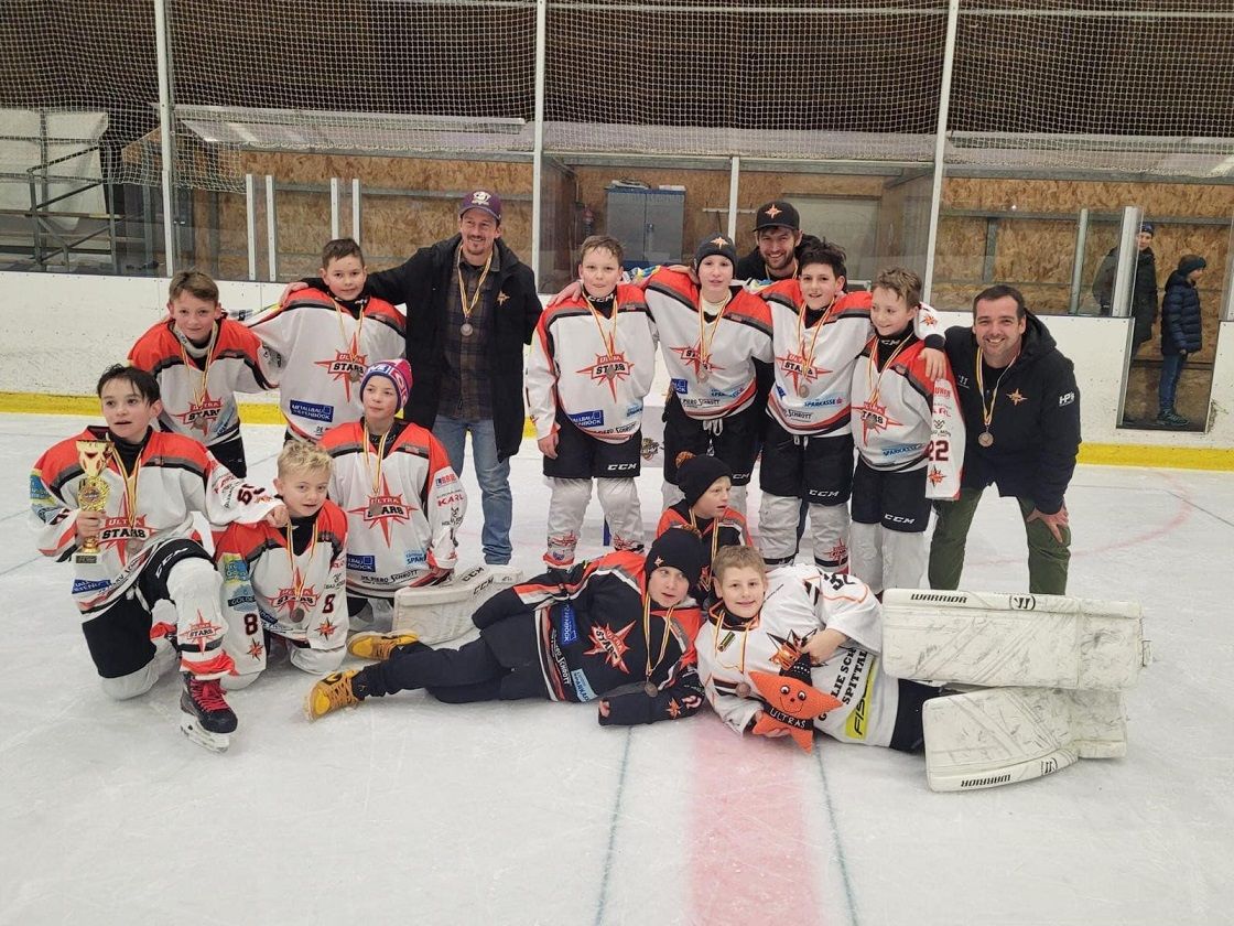 Die U12 freut sich &uuml;ber den 3. Platz in der K&auml;rntner Liga.