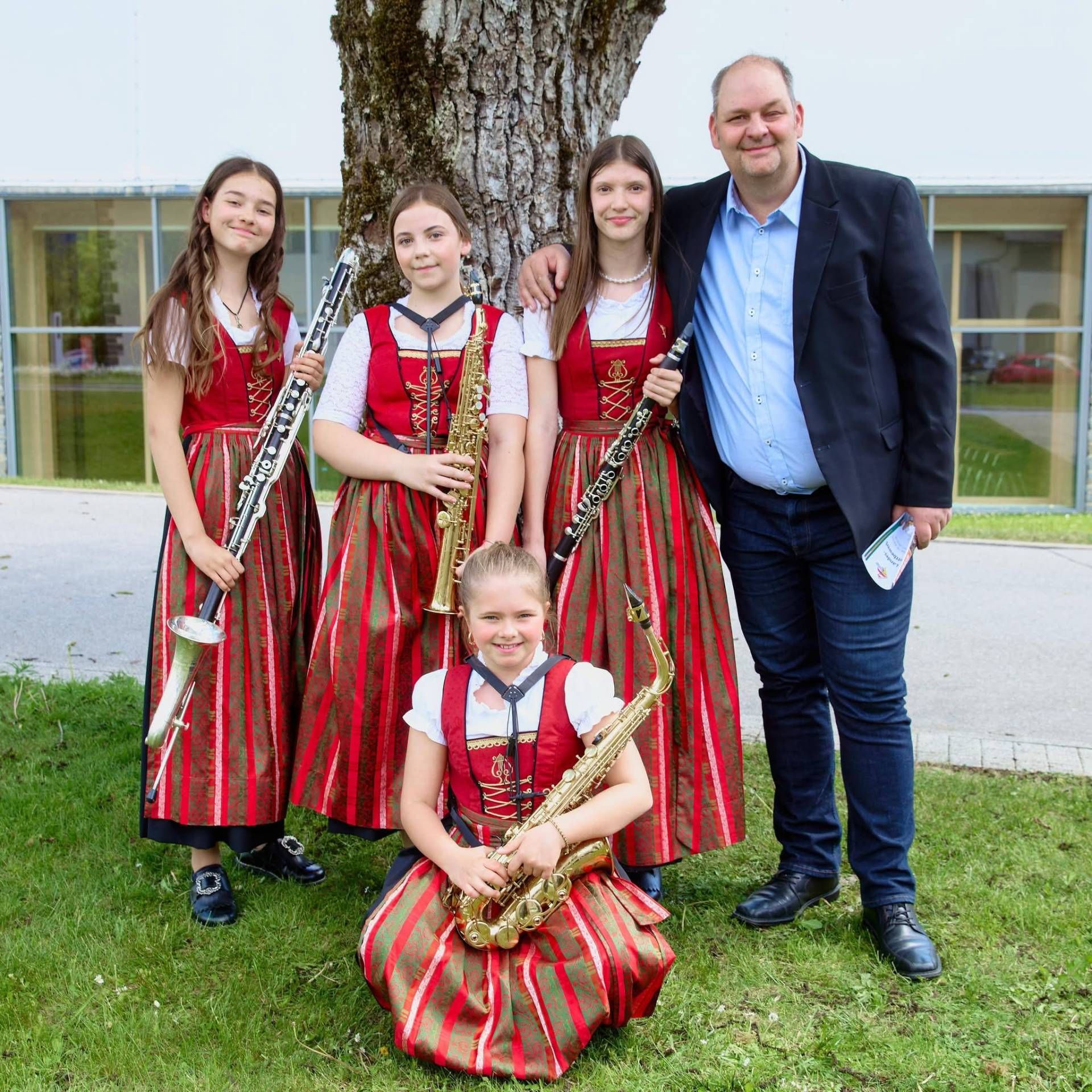 Das Ensemble&ldquo; Clarisax&ldquo; erspielte sich 96,25 unkte in der Stufe A. das Quartett kommt aus dem M&ouml;lltal und wird Ende Oktober K&auml;rnten beim Bundeswettbewerb vertreten.