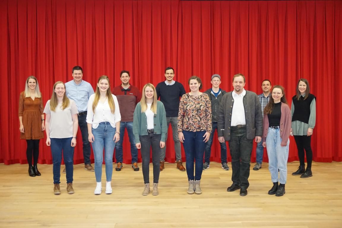 Der neugew&auml;hlte Vorstand der Musikkapelle Thurn: v.l. Monika Kurzthaler (Schriftf&uuml;hrerin-Stv.), Helena Possenig (Kassier-Stv.), Andreas Gro&szlig;lercher (Stabf&uuml;hrer), Fabienne Waldner (Schriftf&uuml;hrerin), Florin Neumair (Zeugwart), Lisa Steiger (Kapellmeisterin)