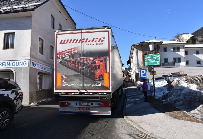 Fahrplan f&uuml;r den Ausbau der B 100 am Tisch