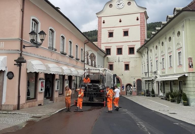 Asphaltierungsarbeiten in Gm&uuml;nd
