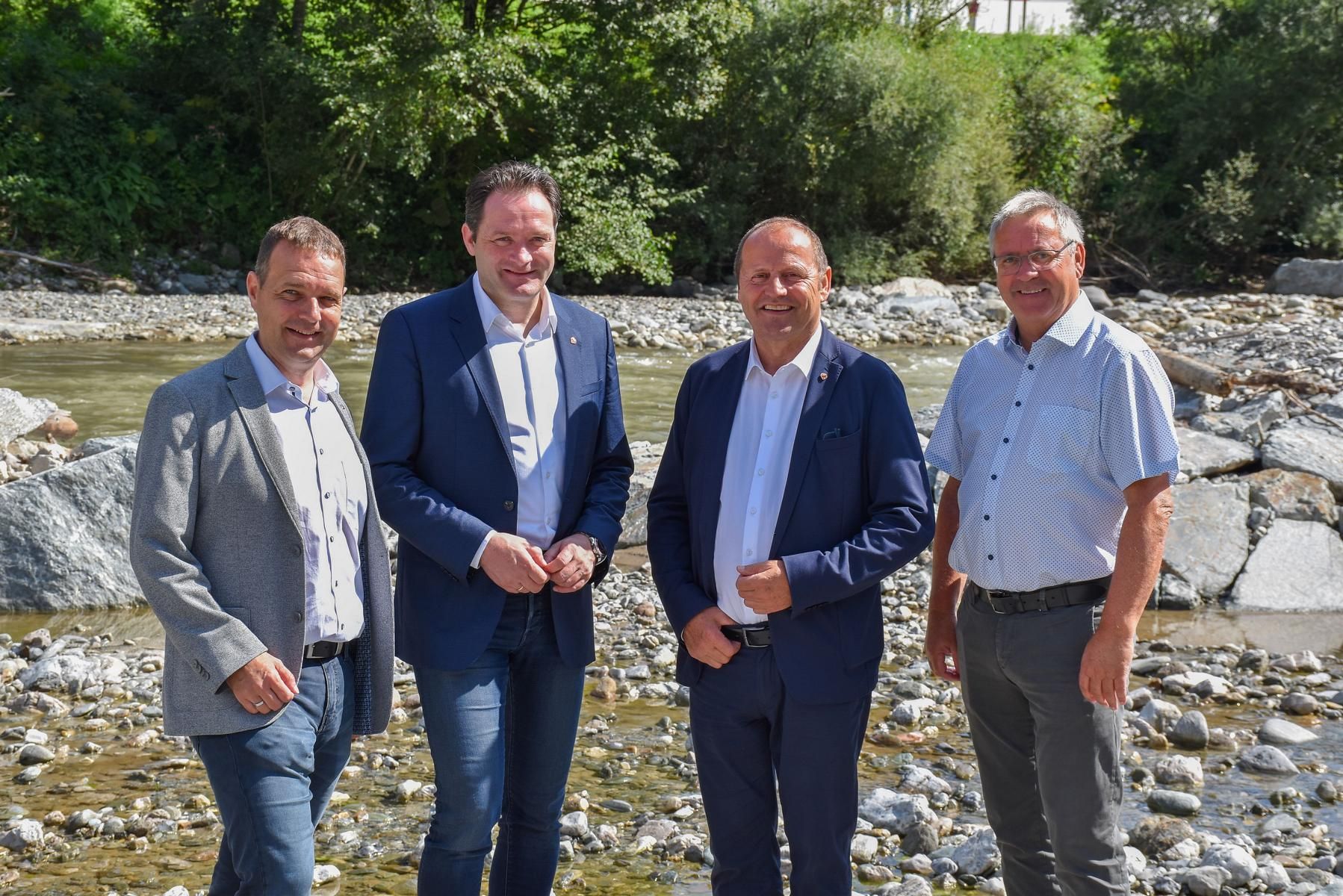 Beim Lokalaugenschein in Assling (v.l.): Johannes Nemmert (BBA Lienz), Norbert Totschnig, Josef Geisler und Reinhard Mair. Foto: Land Tirol /Jansenberger