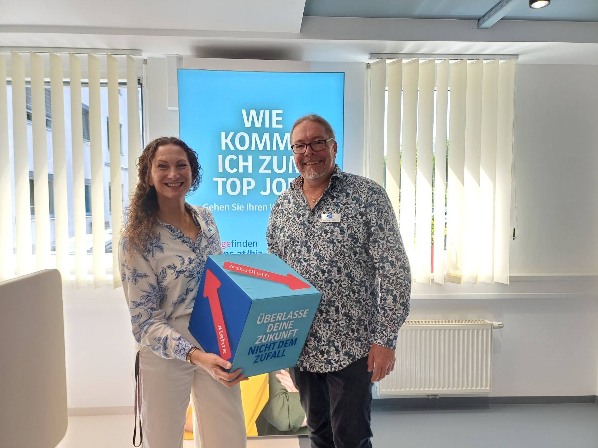 Udo Hoffer und Doris Jechtl begleiten Jugendliche im Berufsinformationszentrum (BIZ) bei der Orientierung in der Arbeitswelt.