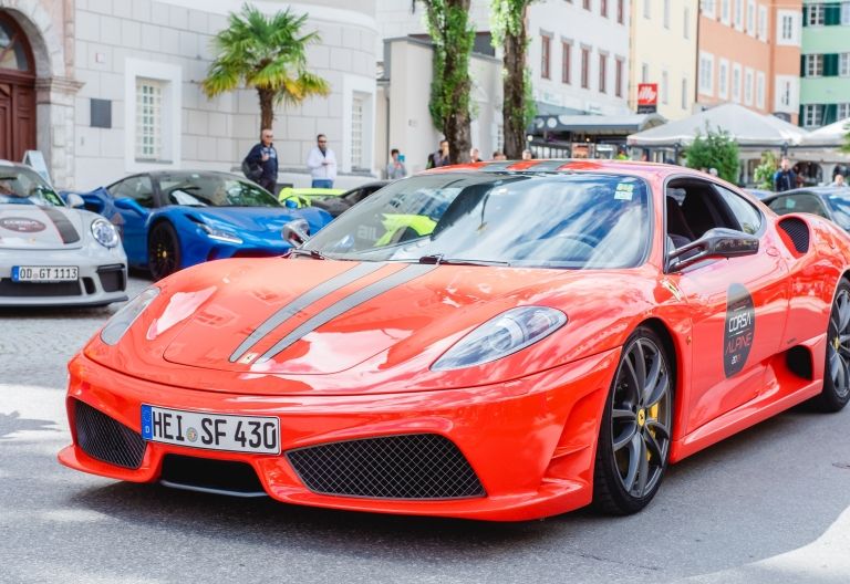 Italienische Ferrarifahrer versetzten Osttiroler Autofans