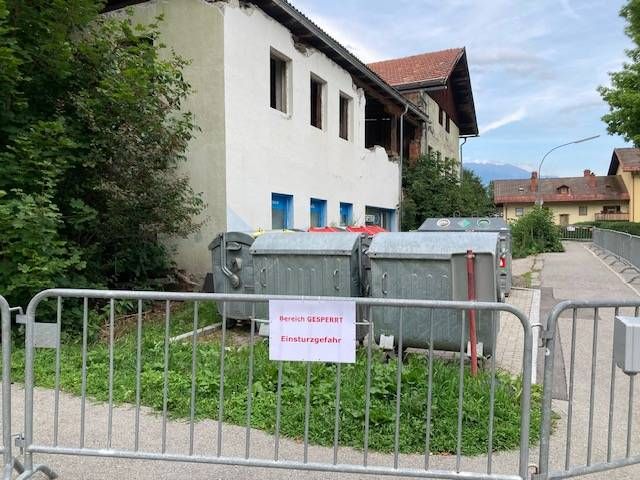 Auch die angrenzende M&uuml;llinsel ist auch Sicherheitsgr&uuml;nden abgesperrt. Foto: Stangl
