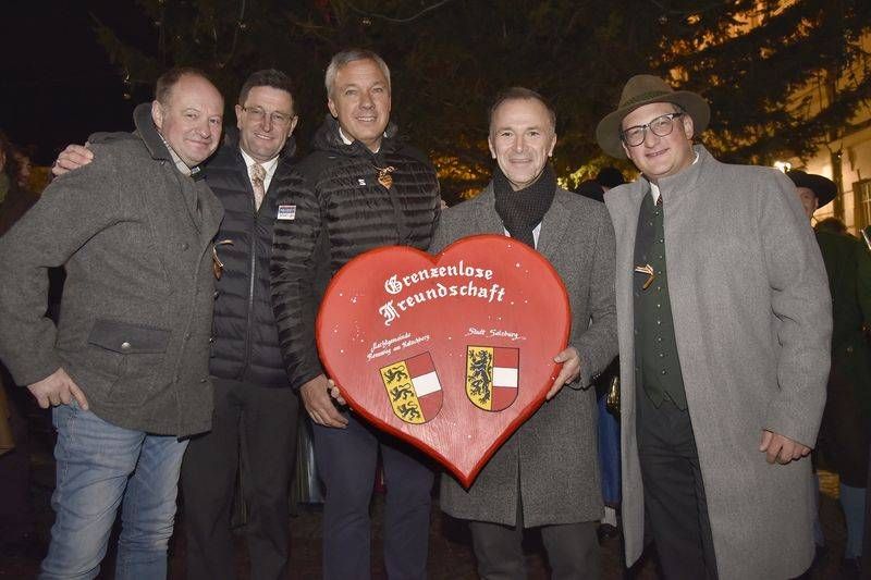 V. l.: Peter Aschbacher, Bgm. Aschbacher, Fritz Strobl, Bgm. Bernhard Auinger und der Katschberger Tourismusdirektor Lengdorfer. Fotos. Marktgemeinde Rennweg am Katschberg