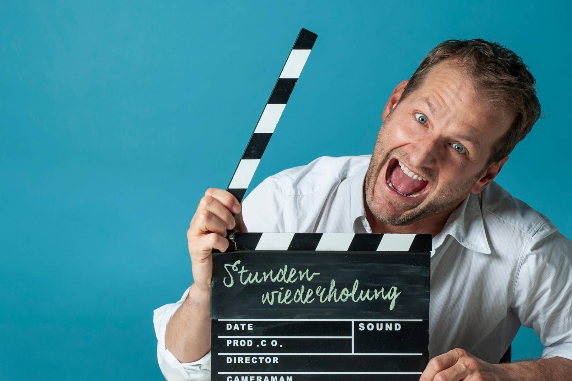 Kabarettist Andreas Ferner wei&szlig; so manche Anekdote aus dem Schulalltag. Foto: Max Lottmann