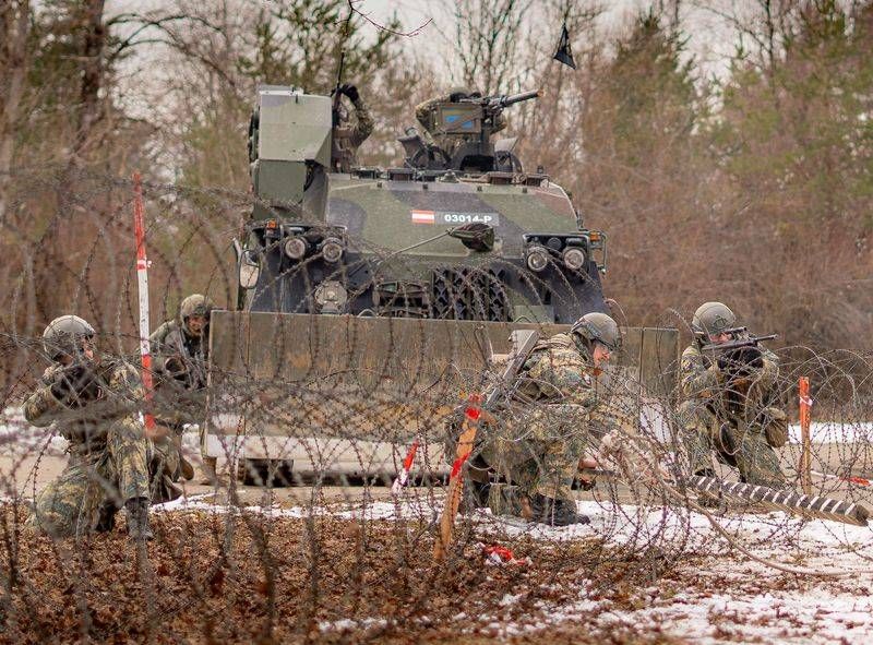 Trainiert wird zu Luft und zu Land.