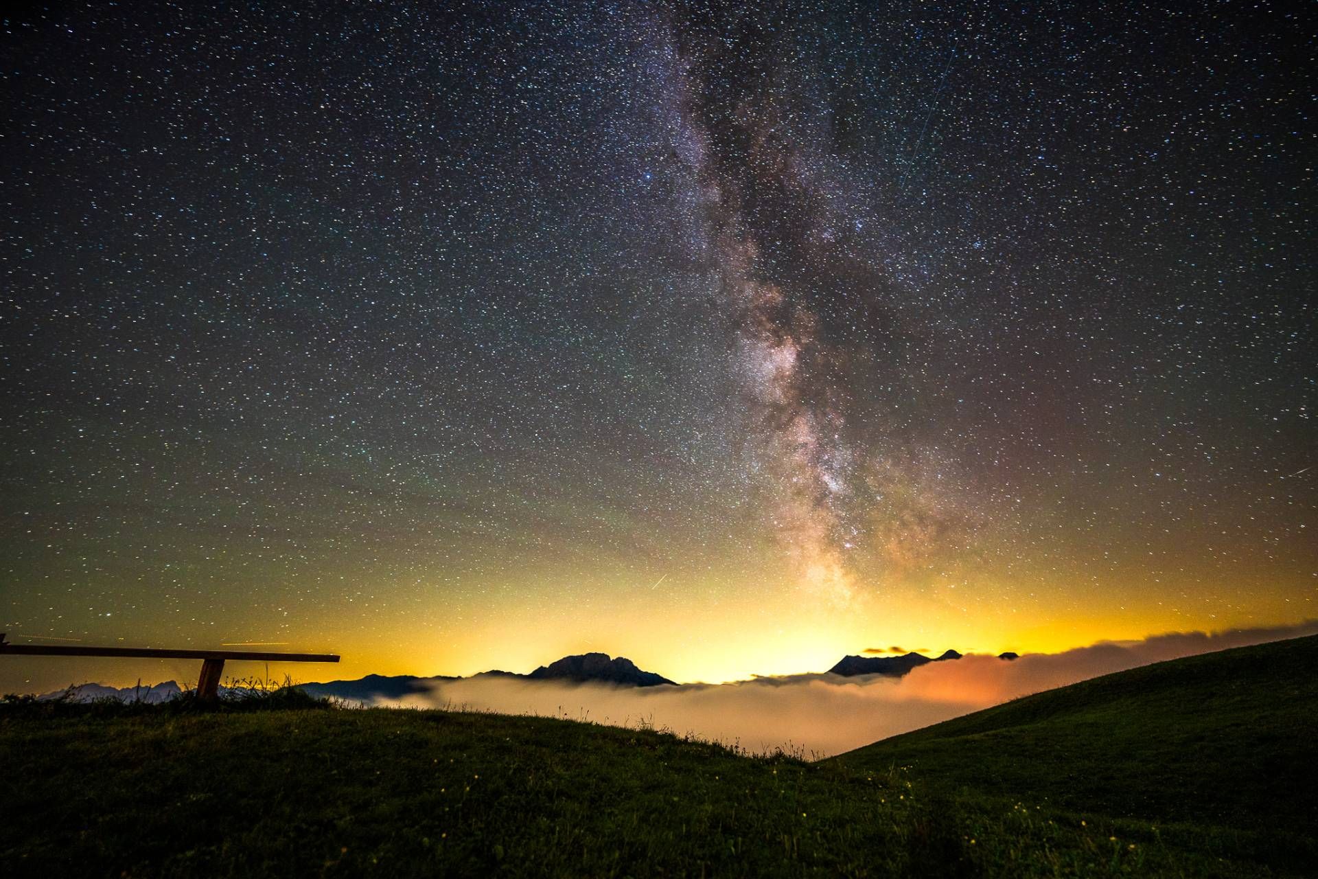 Die Lichtverh&auml;ltnisse auf der Emberger Alm sind ideal zum Sterndalschaun. Foto: Frank Klauenberg