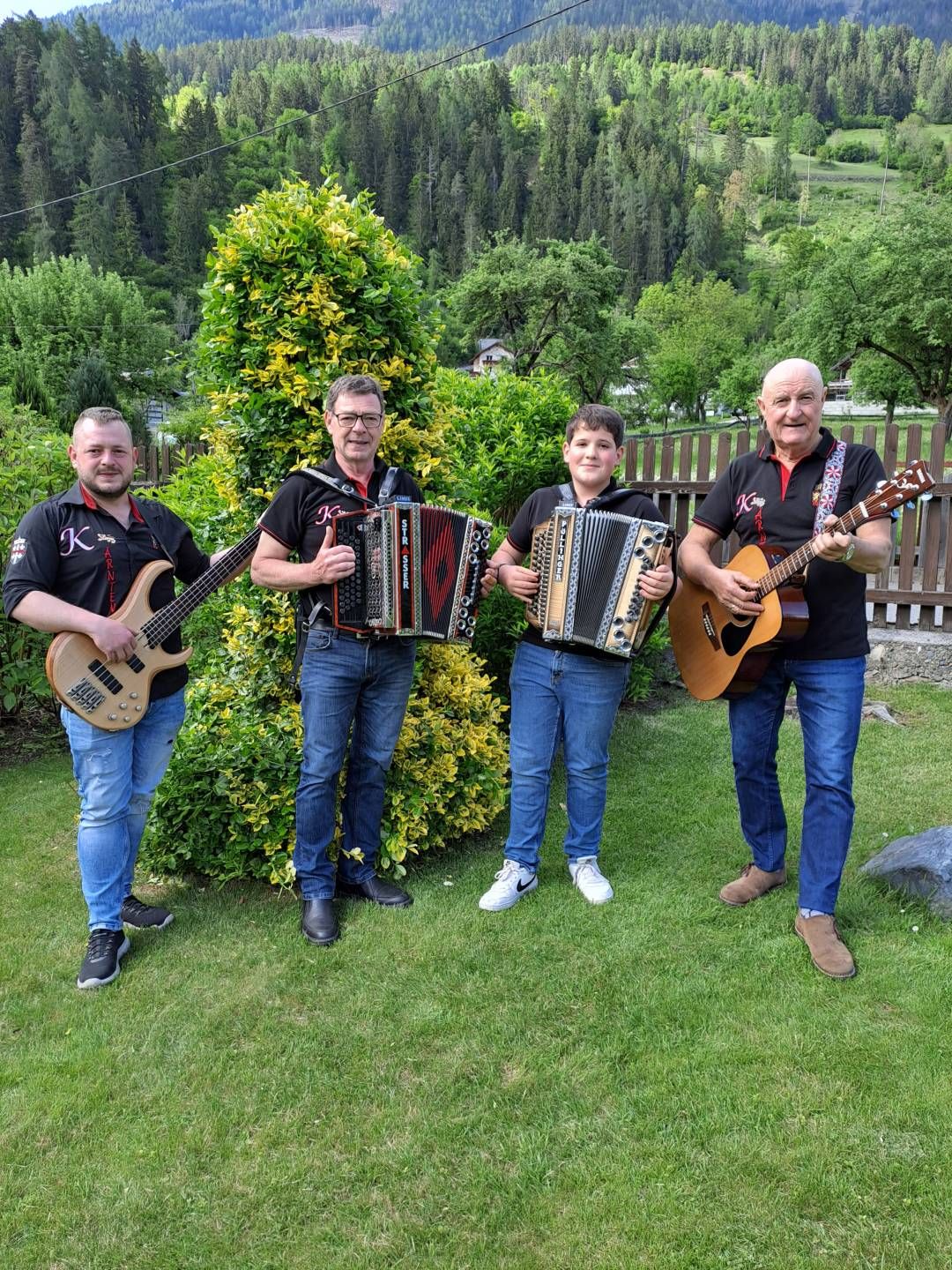 &bdquo;Die Watschkos&ldquo;, das sind Daniel Kogler, Helmut Kogler, Fabian Watschinger und Sepp B&auml;rnthaler. Fotos: privat