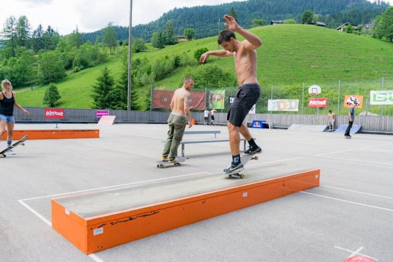 Game Of Skates - Tour