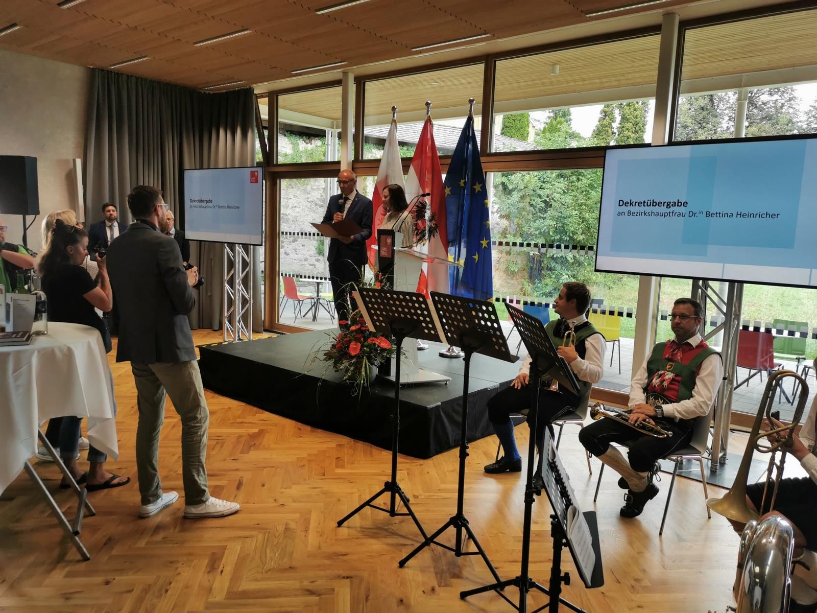 Dekret&uuml;berreichung, Foto: Artinger