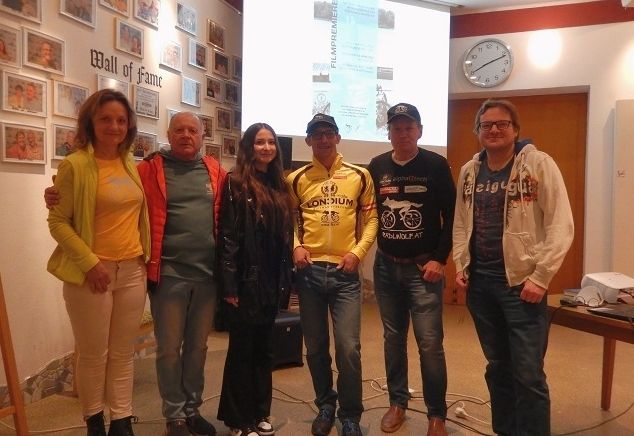  &bdquo;Radlwolf und Michi Kurz zeigten ihren Film