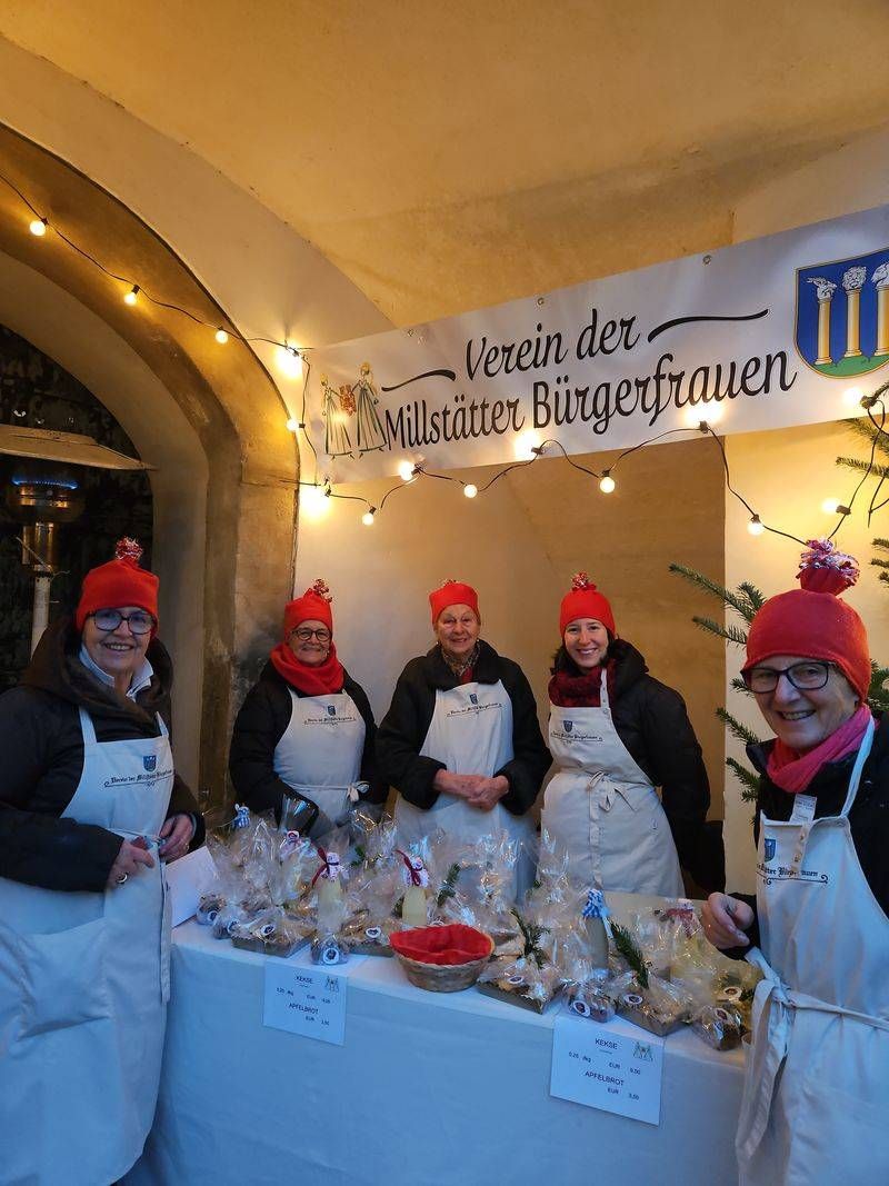Die Millst&auml;tter B&uuml;rgerfrauen veranstalten heuer zum zehnten Mal ihr Weihnachtsdorf im Stiftshof f&uuml;r den guten Zweck. Foto: privat