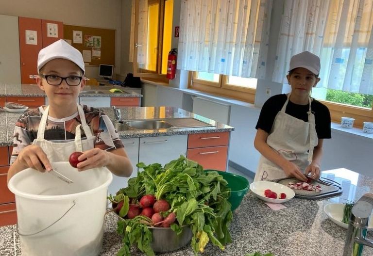 Nationalparkmittelschule &bdquo;gartelt&ldquo; bei &bdquo;myAcker&ldquo;