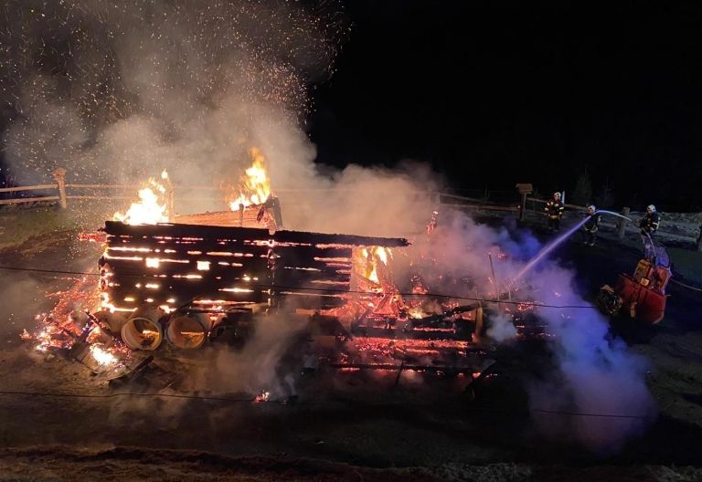 Almh&uuml;tte brannte nieder
