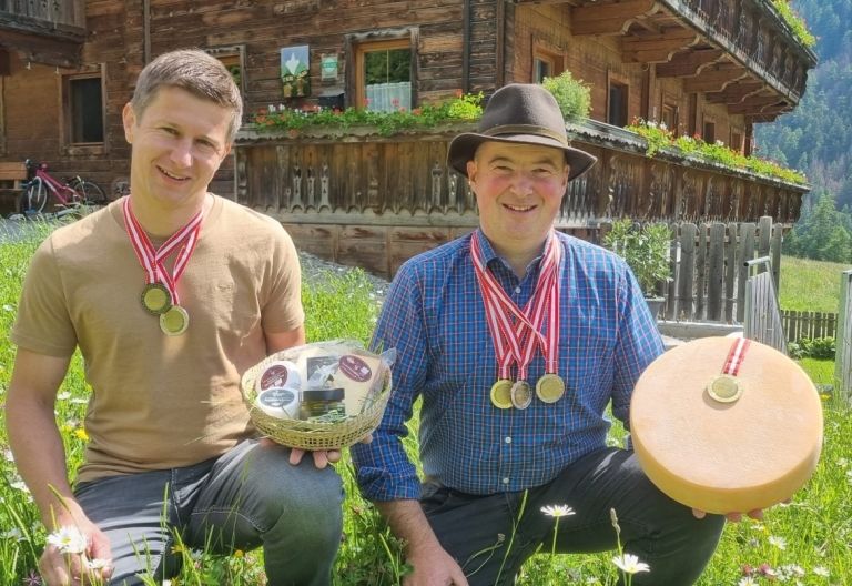 Sechs Kasermandl-Medaillen f&uuml;r K&auml;se aus Kals