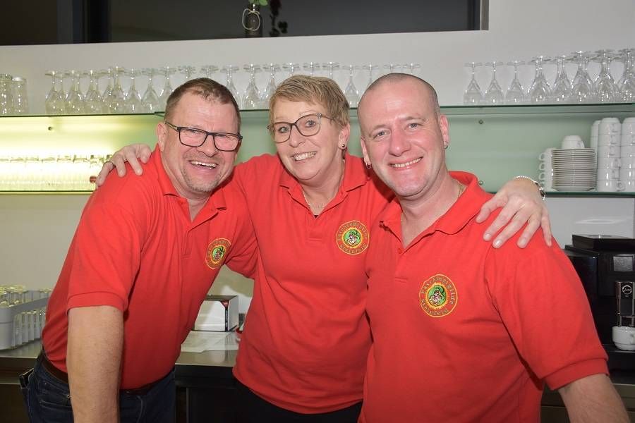 Wichtige Helfer abseits der B&uuml;hne: Dieter Warmuth, Helene und Didi Kolbitsch.