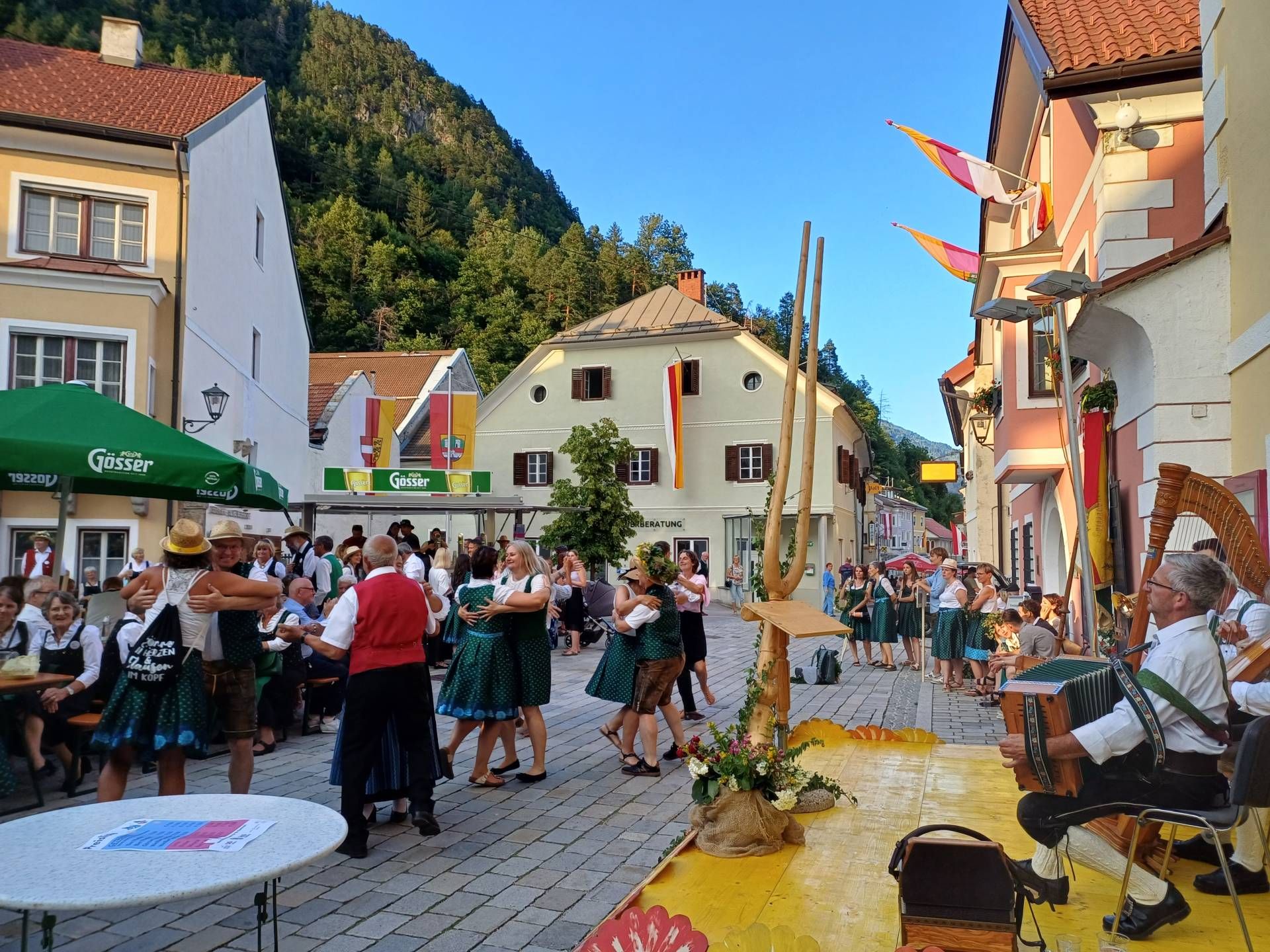 Am Marktplatz in Oberdrauburg wurde nicht nur gesungen, sondern auch getanzt.